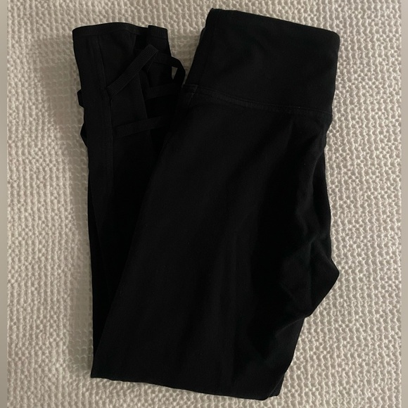 Victoria’s Secret Sport Black Criss Cross Crop Leggings - XS - Picture 2 of 2